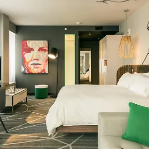 Renaissance Downtown Hotel