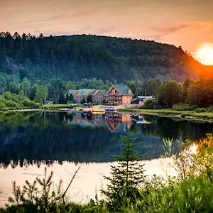 **** Hotel Du Vieux Moulin - Luxurious Canada